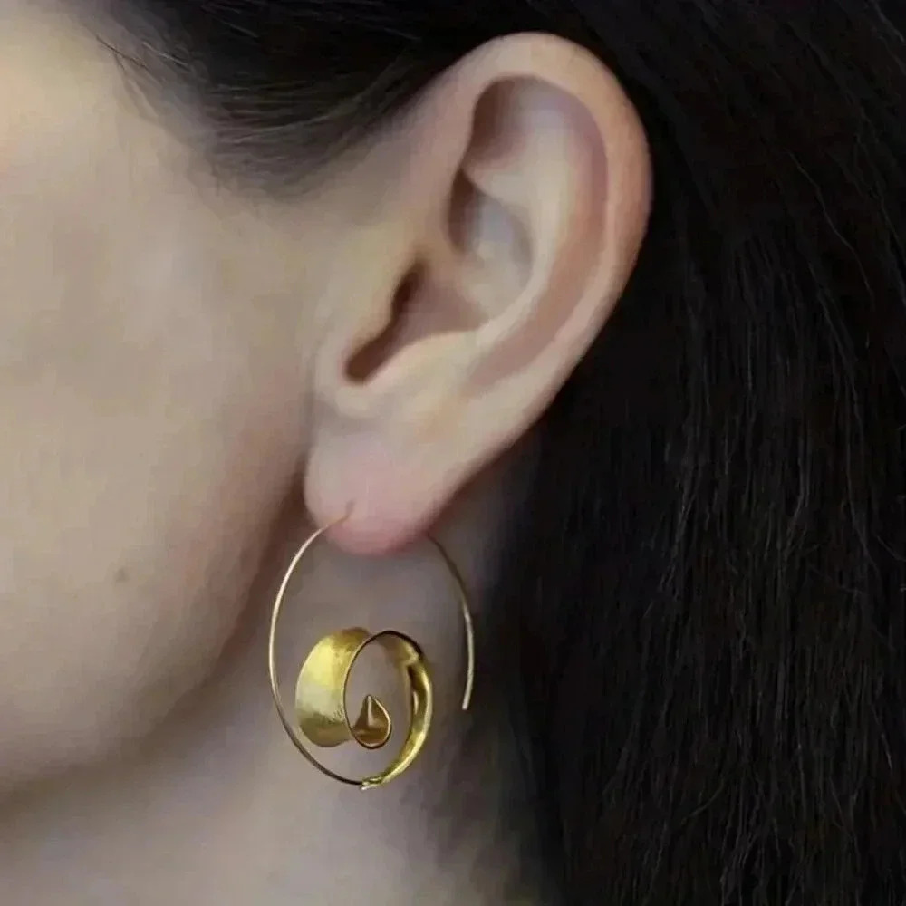 Vintage Alloy Spiral Hoop Earrings (Color: Golden) - Picture 2 of 4